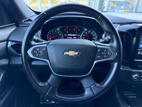 Used 2023 Chevrolet Traverse LT FWD image 14