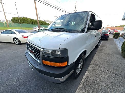 Used 2017 GMC Savana 2500 RWD image 5
