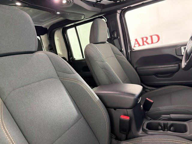 Used 2025 Jeep Gladiator Sport AWD/4WD image 32