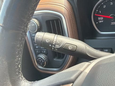 Used 2020 Chevrolet Silverado 1500 High Country w/ Technology Package AWD/4WD image 28
