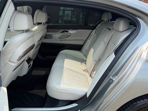 Used 2020 BMW 750i xDrive w/ Executive Package AWD/4WD image 21