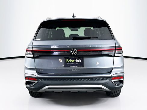 Used 2025 Volkswagen Taos SE image 7
