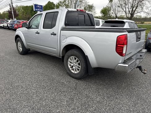 Used 2018 Nissan Frontier SV AWD/4WD image 5