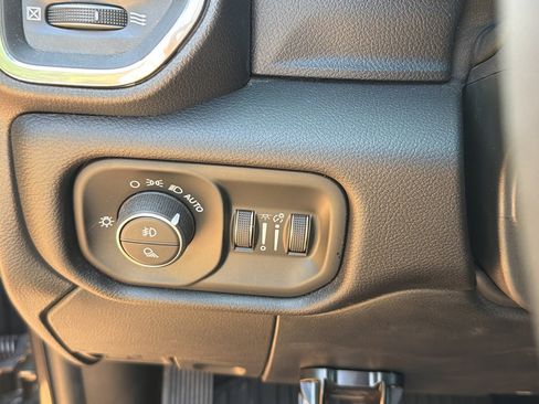 Used 2024 RAM 2500 Laramie w/ Night Edition AWD/4WD image 26