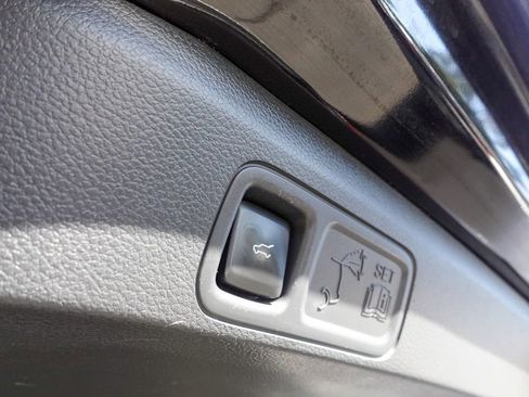 Used 2024 Ford Expedition XLT image 28