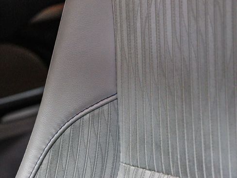Certified 2019 Toyota Highlander Plus w/ Carpet Mat Package (TMS) FWD image 27