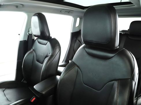 Certified 2019 Jeep Compass Limited w/ Safety & Security Group image 4