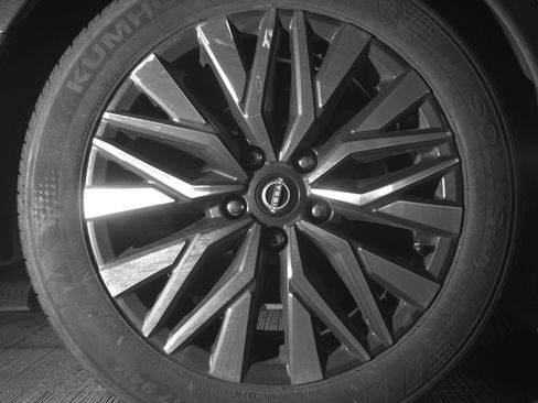 Used 2025 Nissan Altima 2.5 SV FWD image 15