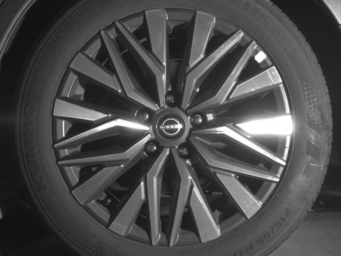Used 2025 Nissan Altima 2.5 SV FWD image 14