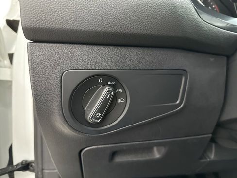 Used 2018 Volkswagen Tiguan S image 18