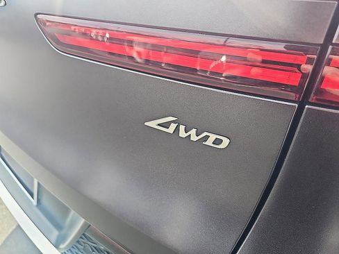 Used 2023 Genesis GV70 2.5T w/ Advanced Package image 9