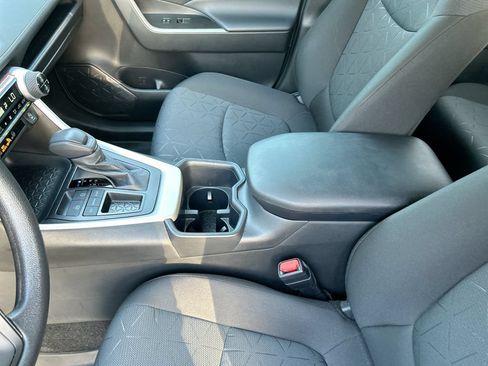 Used 2025 Toyota RAV4 XLE FWD image 29