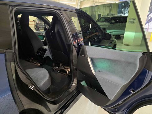 Used 2025 BMW iX xDrive50 w/ Premium Package image 16