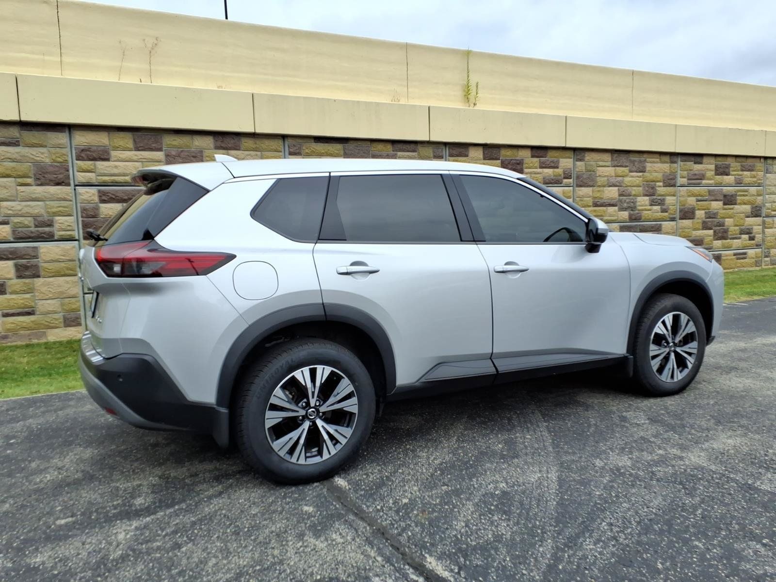 Used 2021 Nissan Rogue SV AWD/4WD image 11