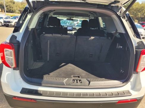 Certified 2022 Ford Explorer XLT image 8