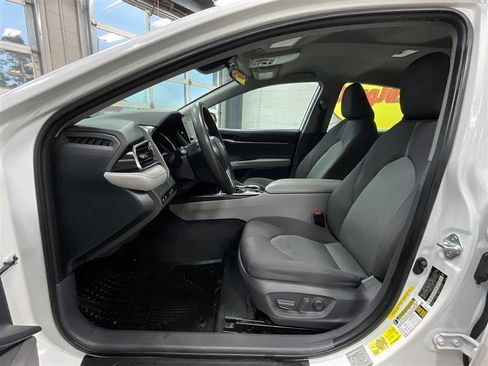 Used 2021 Toyota Camry LE FWD image 11