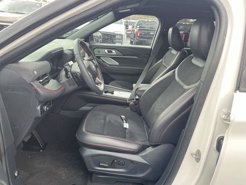 Used 2025 Ford Explorer ST AWD/4WD image 5
