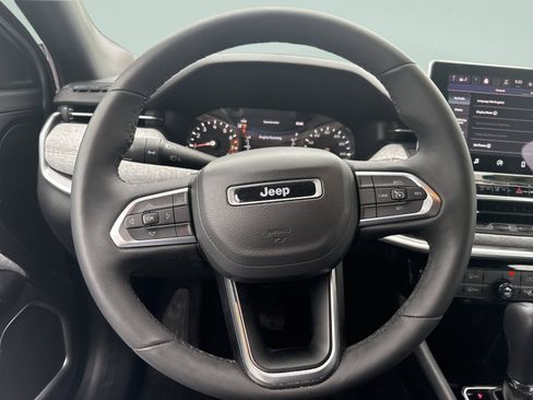 Used 2023 Jeep Compass Latitude AWD/4WD image 12