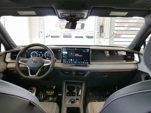 New 2026 Volkswagen Tiguan SE R-Line image 18