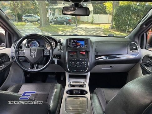Used 2019 Dodge Grand Caravan SXT image 27
