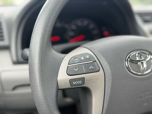 Used 2009 Toyota Camry LE FWD image 22