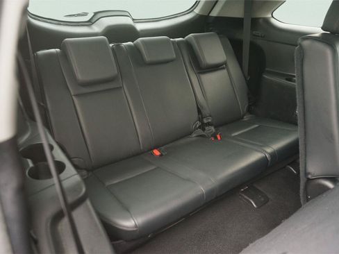 Used 2015 Toyota Highlander XLE FWD image 16
