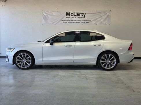 Used 2021 Volvo S60 T5 Momentum w/ Climate Package FWD image 2
