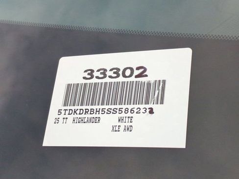 Certified 2025 Toyota Highlander XLE image 17