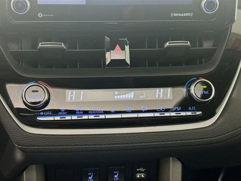 Used 2022 Toyota Corolla Cross XLE w/ Convenience Package image 15