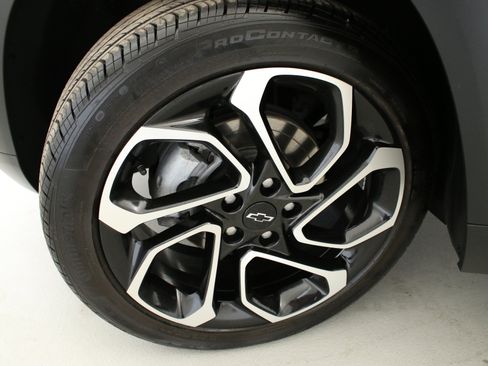 Used 2024 Chevrolet Trax RS w/ Driver Confidence Package FWD image 28