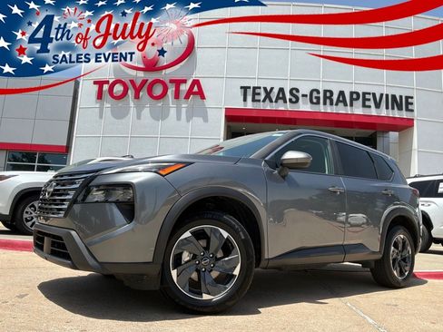 Used 2025 Nissan Rogue SV FWD image 1