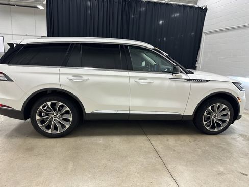 Used 2025 Lincoln Aviator Reserve AWD/4WD image 11