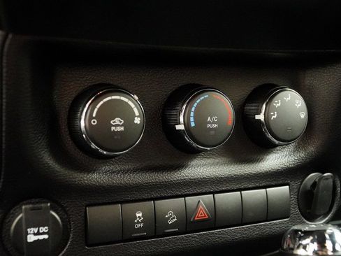 Used 2018 Jeep Wrangler Unlimited Sport AWD/4WD image 18