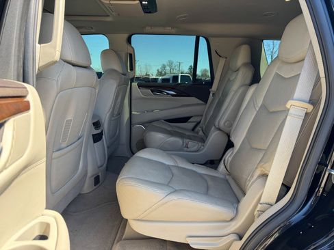 Used 2017 Cadillac Escalade Platinum image 16