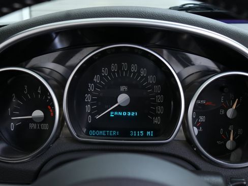Used 2003 Chevrolet SSR w/ Preferred Equipment Group image 31