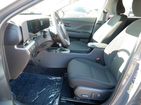 Certified 2025 Hyundai Kona SEL image 12