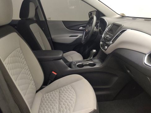 Used 2020 Chevrolet Equinox LS w/ LPO, Cargo Package FWD image 21
