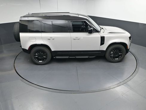 Used 2026 Land Rover Defender 110 X-Dynamic SE AWD/4WD image 35
