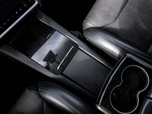 Used 2018 Tesla Model X 100D image 33