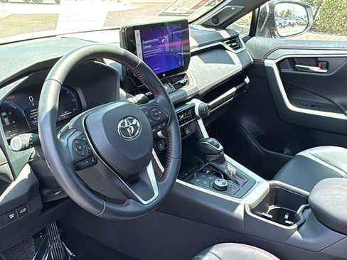 Used 2025 Toyota RAV4 XSE AWD/4WD image 25