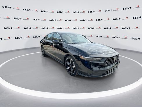 Used 2025 Honda Accord Sport image 2
