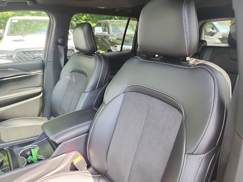 New 2025 Jeep Grand Cherokee L Altitude image 5