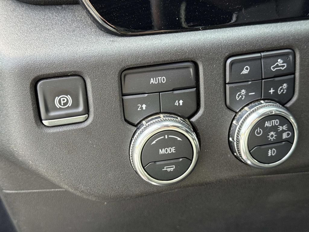 Used 2025 GMC Sierra 1500 SLT AWD/4WD image 30