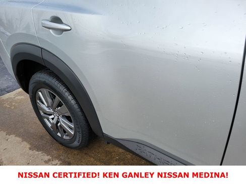 Certified 2025 Nissan Pathfinder SV image 14