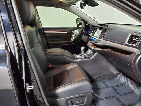 Used 2019 Toyota Highlander XLE image 9