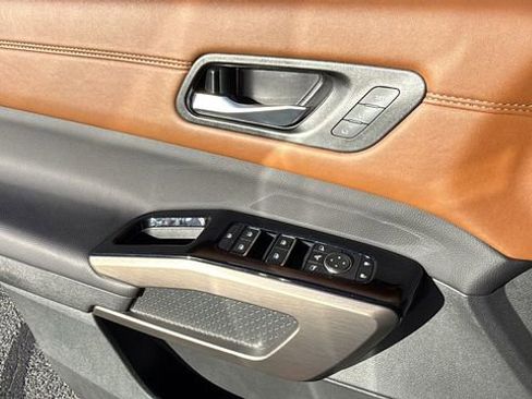 Used 2025 Nissan Pathfinder Platinum w/ Cargo Package image 22