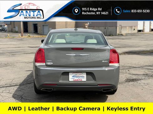 Used 2018 Chrysler 300 Limited AWD/4WD image 15