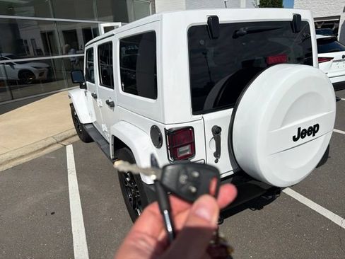Used 2017 Jeep Wrangler Unlimited Sahara AWD/4WD image 6