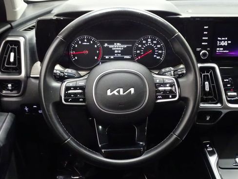Used 2022 Kia Sorento EX w/ Panoramic Sunroof Package image 28