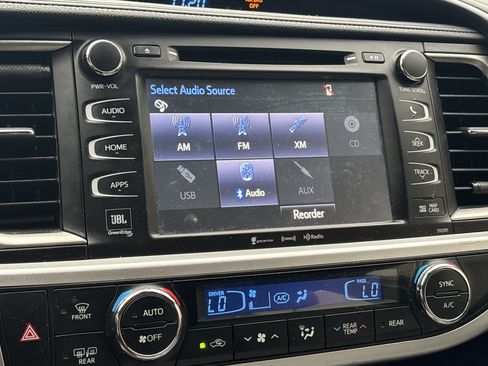 Used 2019 Toyota Highlander Limited Platinum AWD/4WD image 23